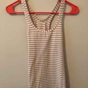 Lululemon cool Razorback